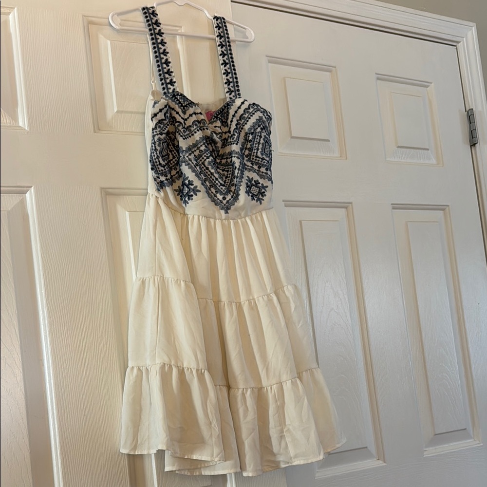 Embroidered blue and white Francesca’s dress women’s XS